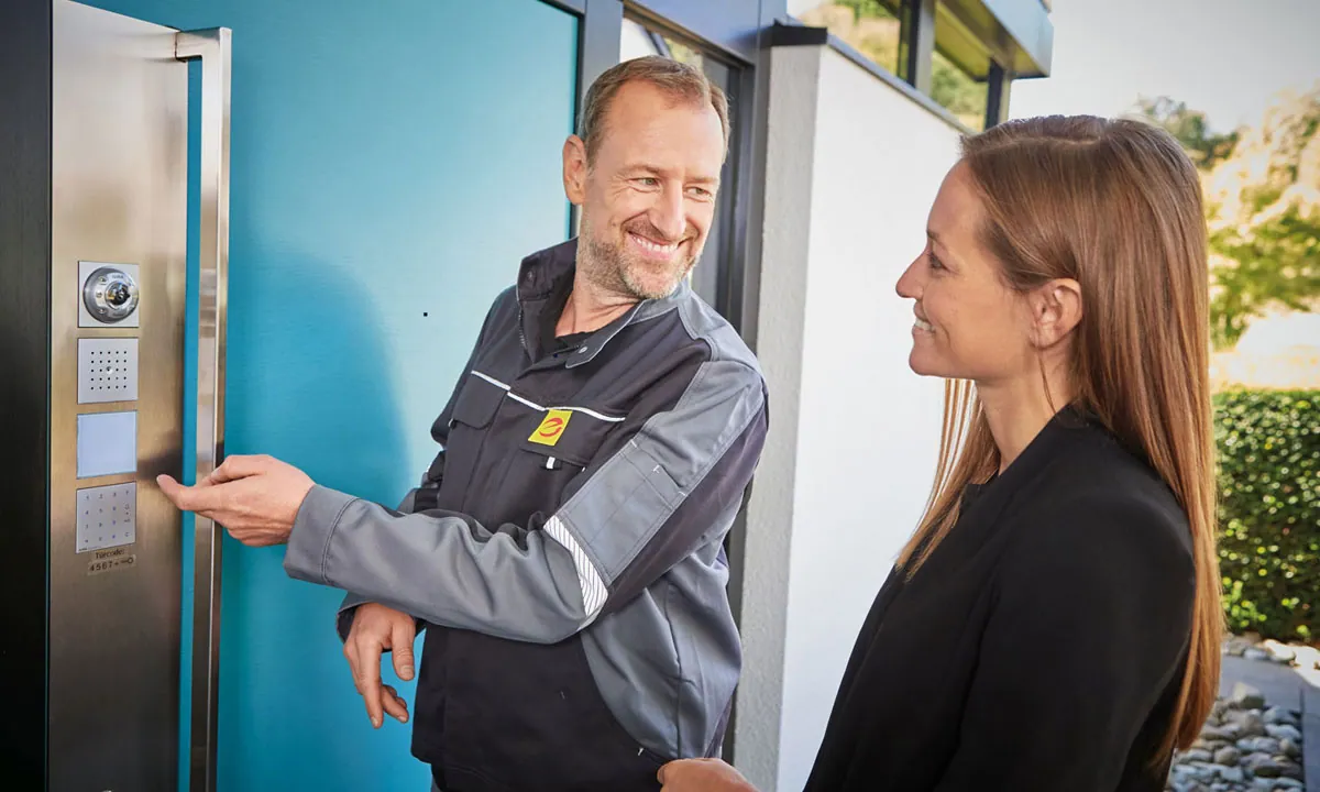 Beratung - Türsprechstation mit Videoüberwachung &middot; Reinhard Huhnold